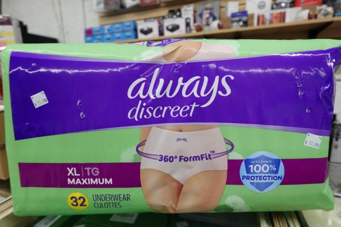 XL Women's Always Discreet Incontinence / Postpartum Underwear 32Ct - Image 3