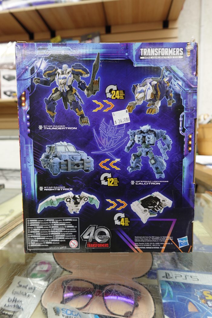 Transformers Legacy United Star Raider Toy Action Figure - Image 4