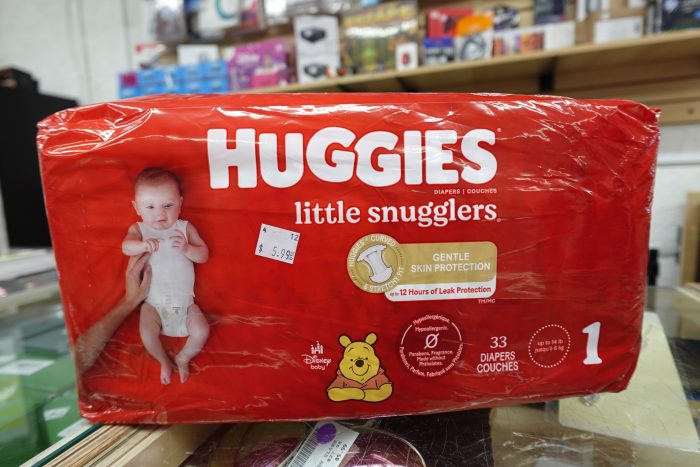 Size 1 Huggies Little Snugglers Baby Diapers 33 Count - Image 3