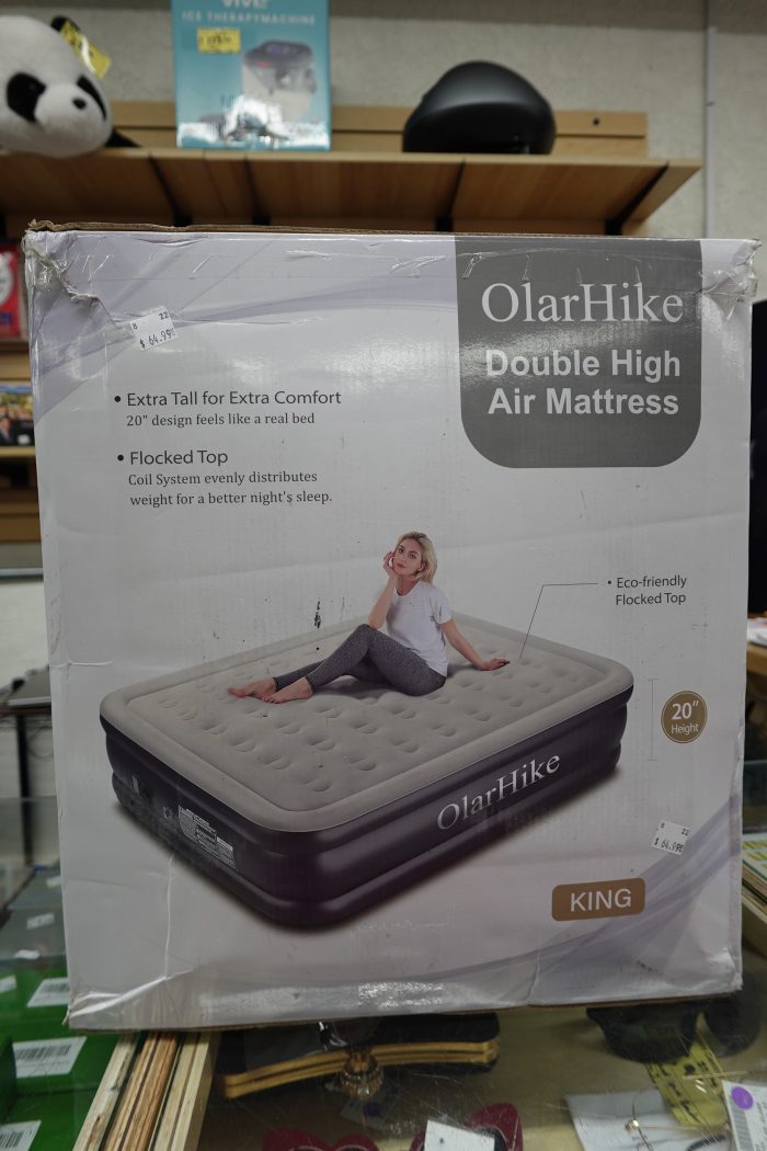 King Size OlarHike Double High Air Mattress With Built-In Pump - Image 4
