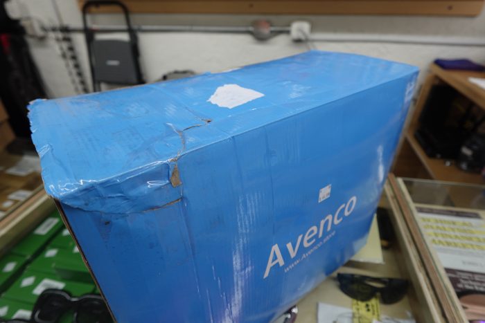 Queen Size 18" Avenco Air Mattress with Built-in Pump - Image 4