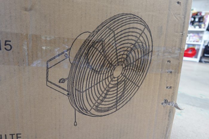 18" iLiving Wall Mounted Indoor / Outdoor Fan - Image 4