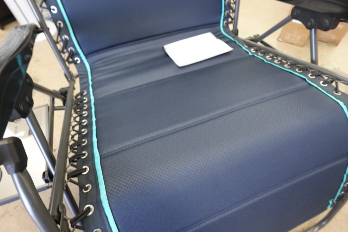 TIMBER RIDGE 33" Wide Oversized Zero Gravity Chair w/ Side Table in Blue (500lb Capacity) - Image 5
