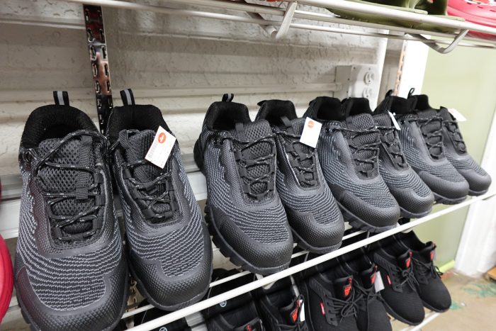 Men's Size 7 - 8 Ulogu Waterproof Steel Toe Sneaker Shoes - Image 2