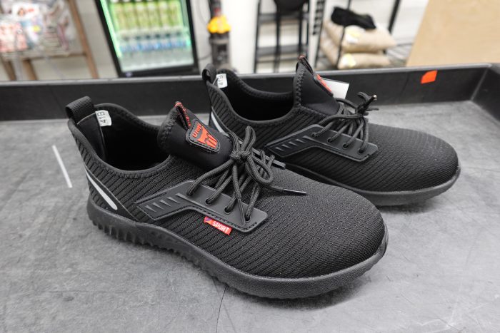 Men's Size 8 - 9 Ulogu Waterproof Steel Toe Non-Slip Shoes - Image 3
