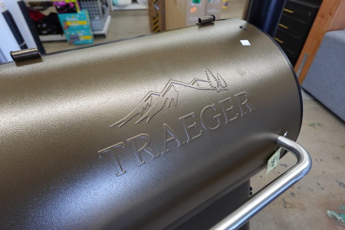 6-in-1 Traeger Grills Pro 22 Electric Pellet Smoker Grill Combo - Image 4