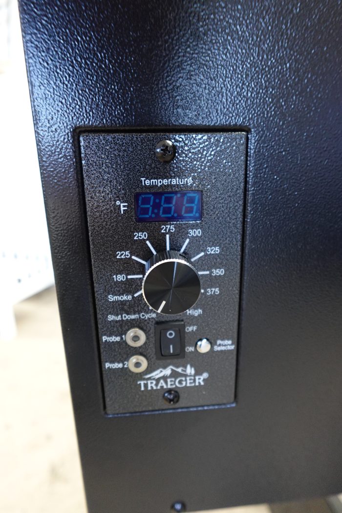 6-in-1 Traeger Grills Pro 22 Electric Pellet Smoker Grill Combo - Image 6