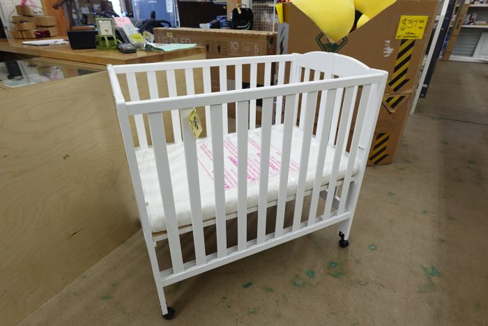 BRAND NEW 3 in 1 Dream On Me Portable Folding Stationary Side Baby Crib with Mattress - Image 3