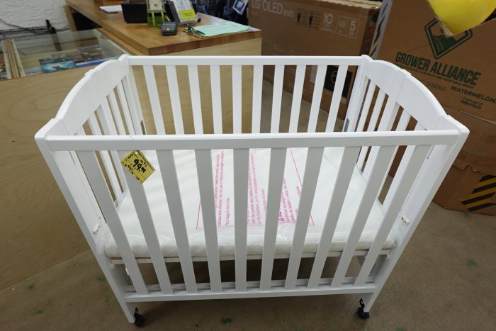BRAND NEW 3 in 1 Dream On Me Portable Folding Stationary Side Baby Crib with Mattress - Image 4