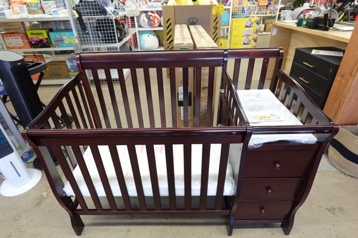 BRAND NEW! 4-in-1 Dream On Me Jayden Convertible Baby Crib and Changer in Espresso - Image 3