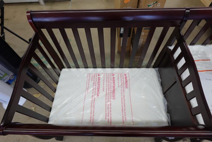 BRAND NEW! 4-in-1 Dream On Me Jayden Convertible Baby Crib and Changer in Espresso - Image 9