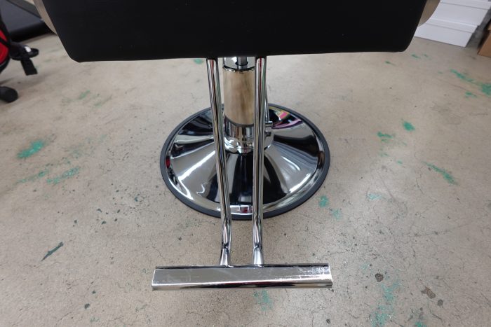 Heavy Duty Reclining Barber / Salon Chair with 360° Rotation and Pump - Image 6