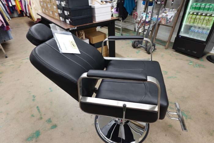 Heavy Duty Reclining Barber / Salon Chair with 360° Rotation and Pump - Image 8