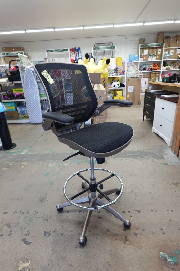 Flash Furniture Waylon Adjustable Height Mesh Swivel Office Chair - Image 2