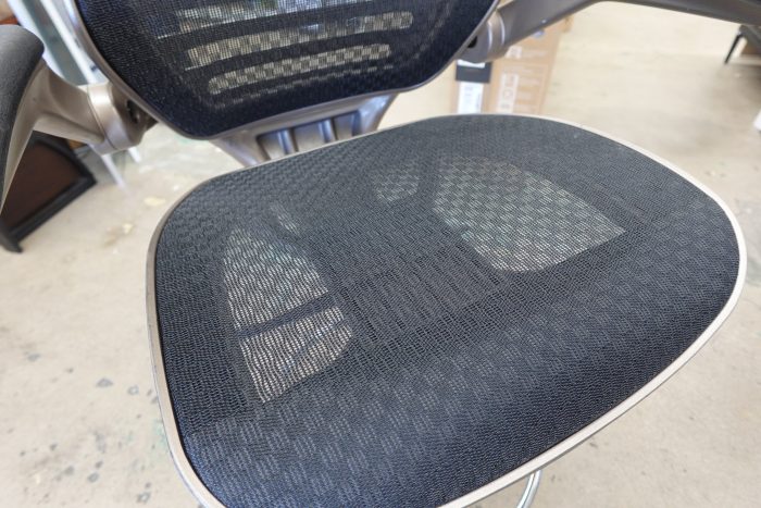 Flash Furniture Waylon Adjustable Height Mesh Swivel Office Chair - Image 4