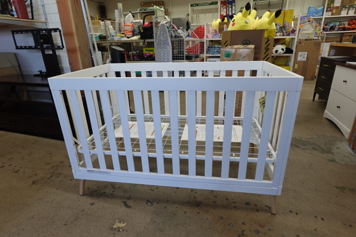BRAND NEW 4-in-1 Delta Children Convertible Baby Crib with Natural Legs - Image 2
