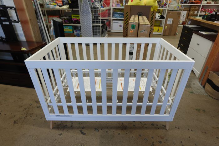 BRAND NEW 4-in-1 Delta Children Convertible Baby Crib with Natural Legs - Image 3