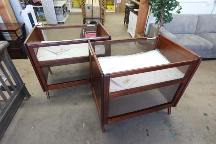 2-in-1 BreathableBaby Mini Mesh Baby Crib with Mattress in Walnut - Image 3