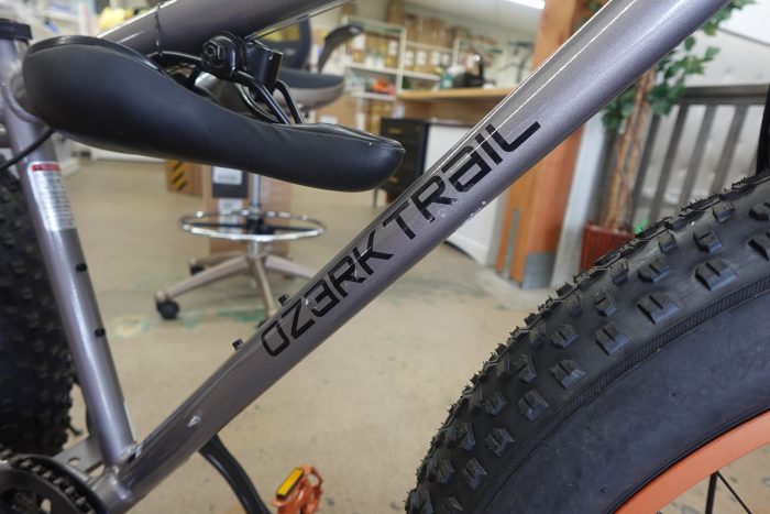 26" x 4" Ozark Trail Fat Tire Bike with 8 Speed Gearing for Adults - Image 5