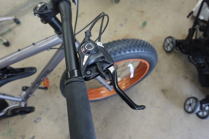 26" x 4" Ozark Trail Fat Tire Bike with 8 Speed Gearing for Adults - Image 9