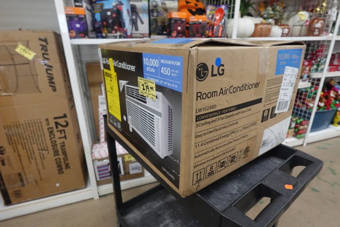 450 Sq. ft LG 10,000 BTU Window Air Conditioner with Remote LW1024RD - Image 3