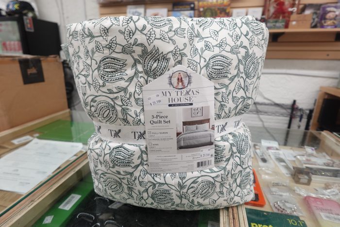 Full / Queen Size 3-Piece My Texas House Arden Dusty Green Floral Quilt Bed Set - Image 2