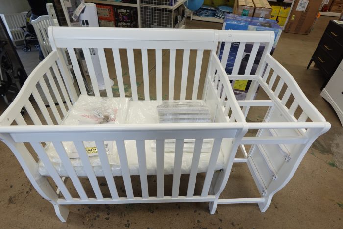 Dream On Me Jayden 4-in-1 Mini Baby Nursery Crib / Changer in White w/ Mattress - Image 4
