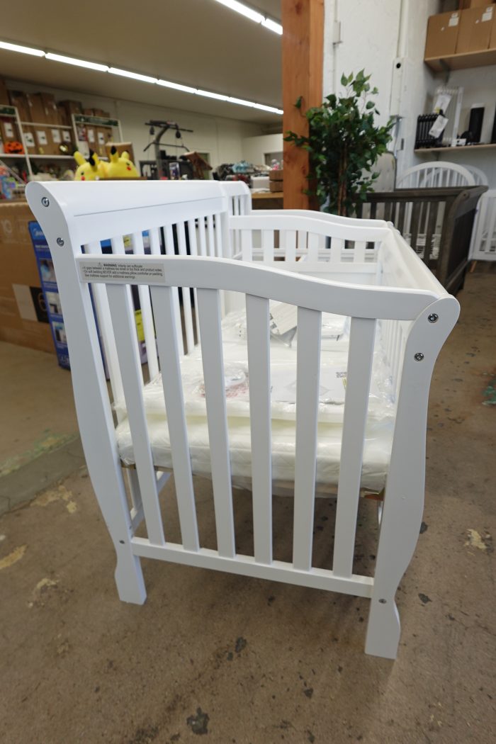 Dream On Me Jayden 4-in-1 Mini Baby Nursery Crib / Changer in White w/ Mattress - Image 5