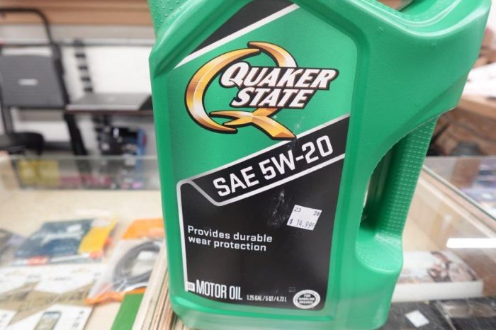 Quaker State Motor Oil 5W-20 - 5 Quart - Image 3