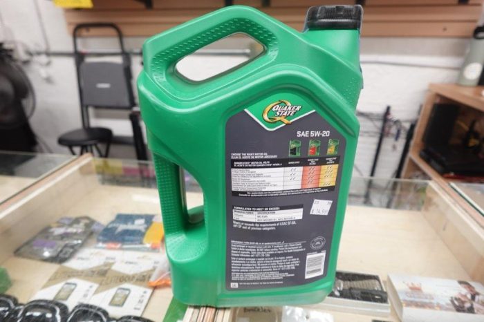Quaker State Motor Oil 5W-20 - 5 Quart - Image 4