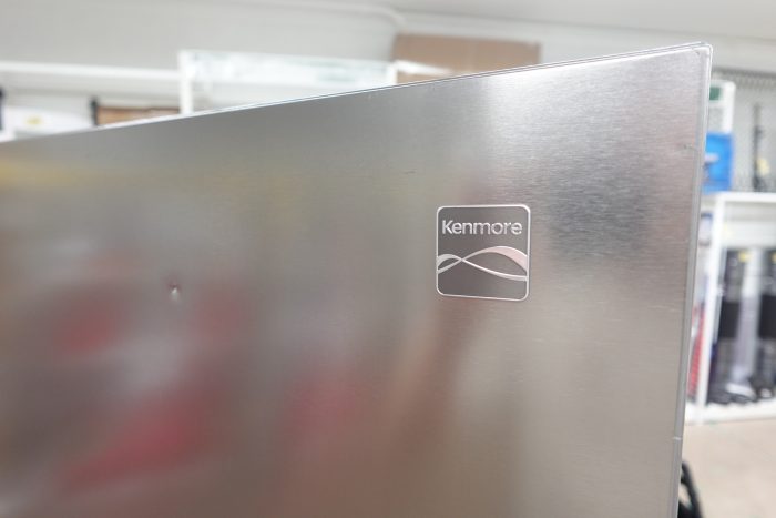 Kenmore 33 in. 20.5 cu. ft. Capacity Refrigerator / Freezer in Stainless Steel - Image 5