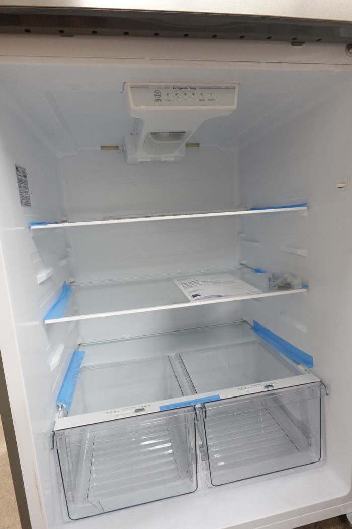 Kenmore 33 in. 20.5 cu. ft. Capacity Refrigerator / Freezer in Stainless Steel - Image 9