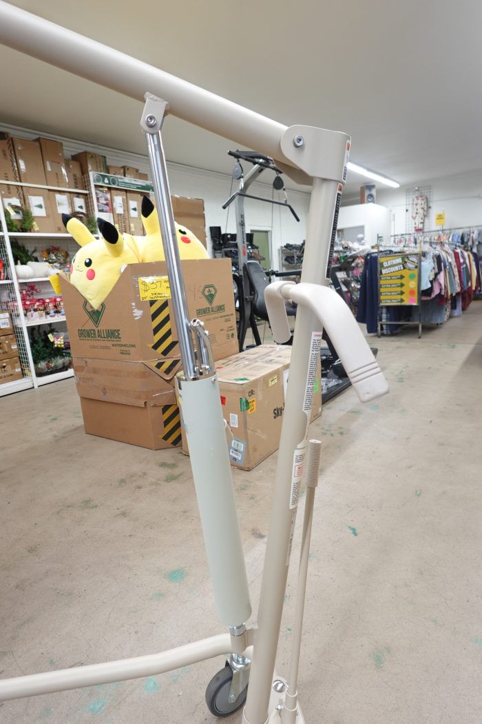 Invacare Lightweight Hydraulic Patient Lift 450 lb. Weight Capacity - Image 5