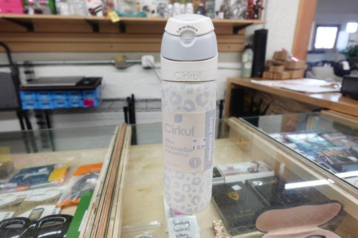 Cirkul 26oz StrawSip Flip Water Bottle in Luxe Leopard - Image 2