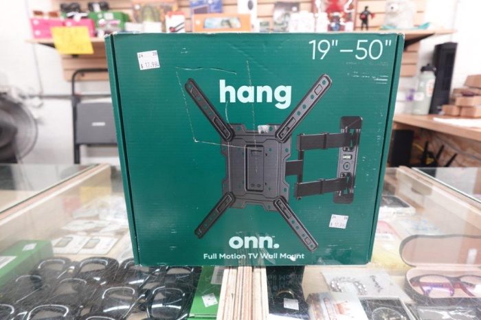 onn Full Motion TV Wall Mount for 19" to 50" TVs - Image 2
