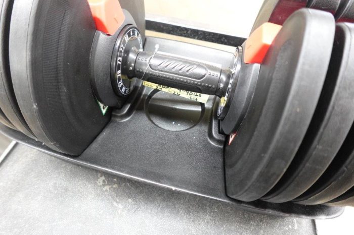 Renwick 16-in-1 Quick-adjust Adjustable Dumbbell with Tray in Black - Image 5