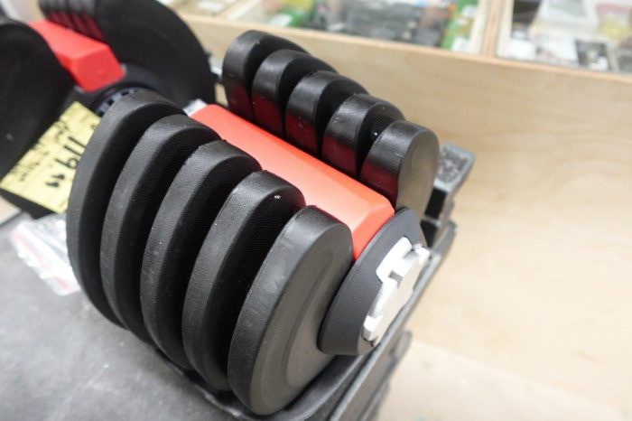 Renwick 16-in-1 Quick-adjust Adjustable Dumbbell with Tray in Black - Image 4