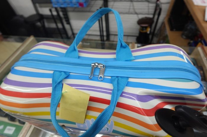 Bluey Kid's Ride On Blue Luggage Carrier Suitecase - Image 6
