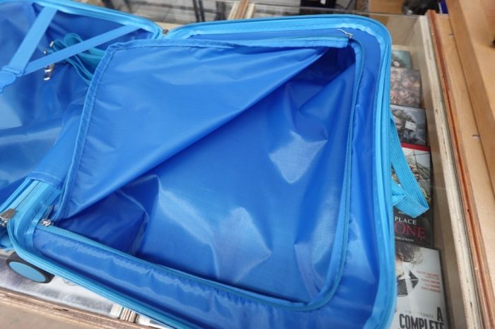Bluey Kid's Ride On Blue Luggage Carrier Suitecase - Image 9
