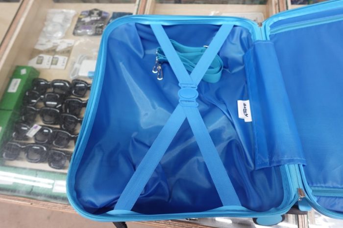 Bluey Kid's Ride On Blue Luggage Carrier Suitecase - Image 10