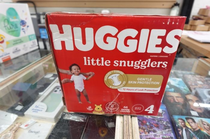 Huggies Little Snugglers Baby Diapers, Size 4 (22-37 Pounds) 66 Count - Image 5