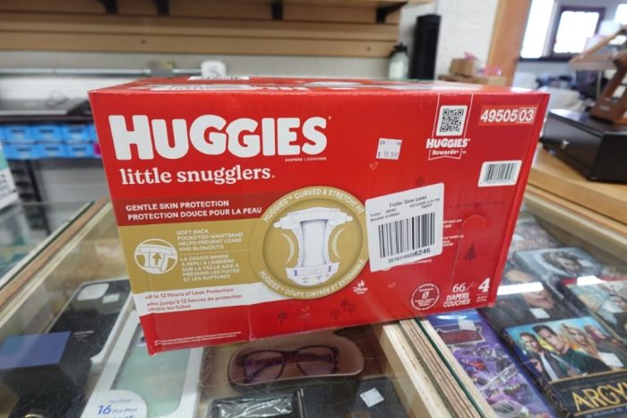 Huggies Little Snugglers Baby Diapers, Size 4 (22-37 Pounds) 66 Count - Image 3