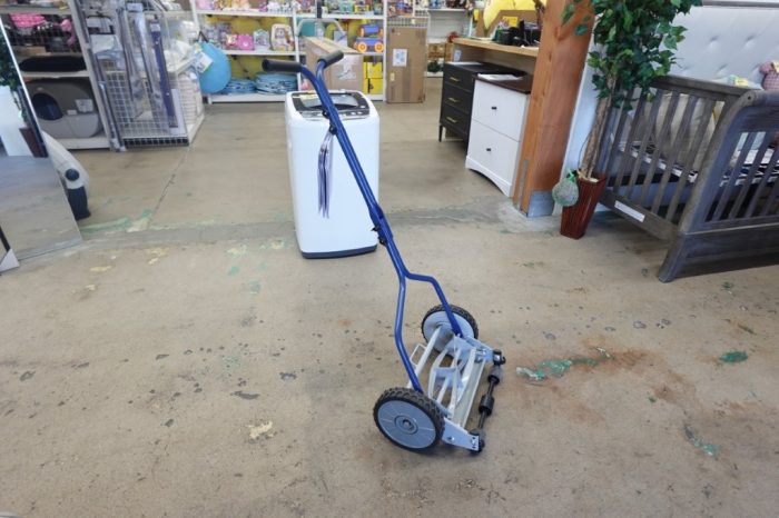 14-Inch 4-Blade Push Reel Lawn Mower - Blue - Image 2