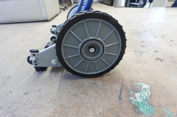 14-Inch 4-Blade Push Reel Lawn Mower - Blue - Image 6