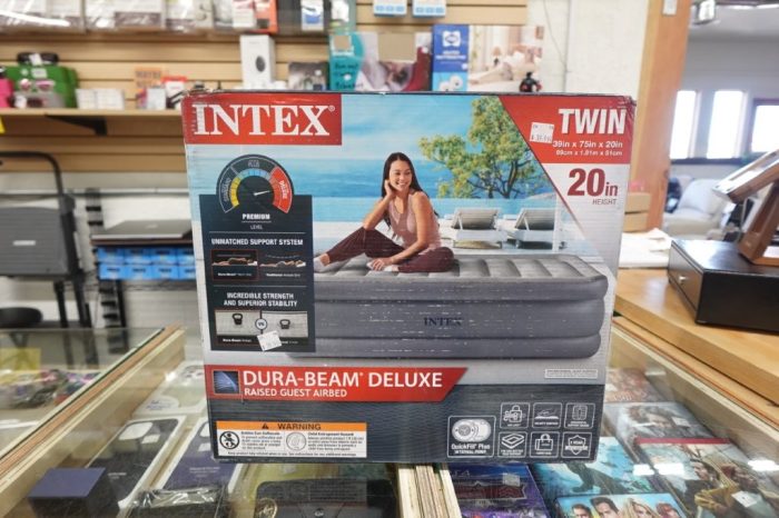 Intex 20" Twin Dura-Beam Deluxe Raised Air Bed Mattress with Built-in Pump - Image 2