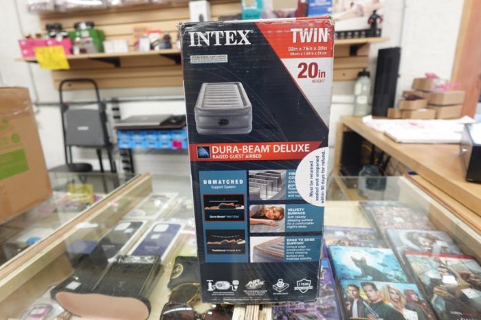 Intex 20" Twin Dura-Beam Deluxe Raised Air Bed Mattress with Built-in Pump - Image 4