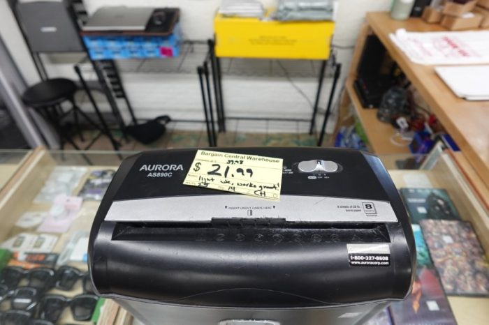 Aurora 8-Sheet Cross-Cut Paper Shredder in Black - 12 x 7 x 16 in - Image 3