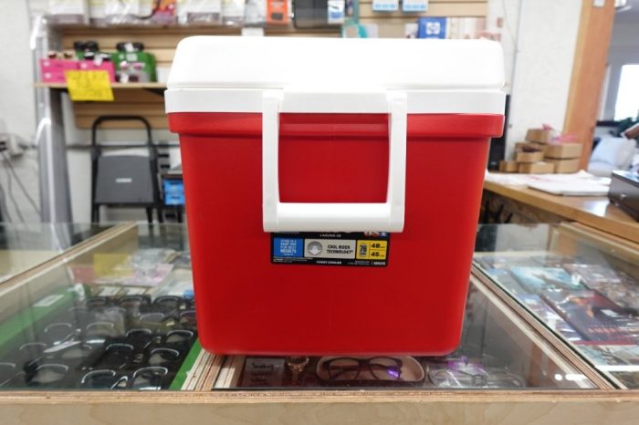 Igloo 48 Quart Laguna Ice Chest Cooler in Red - 25.71 x 14.12 x 14.25 Inches - Image 4