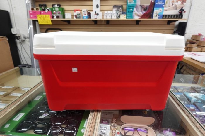 Igloo 48 Quart Laguna Ice Chest Cooler in Red - 25.71 x 14.12 x 14.25 Inches - Image 5