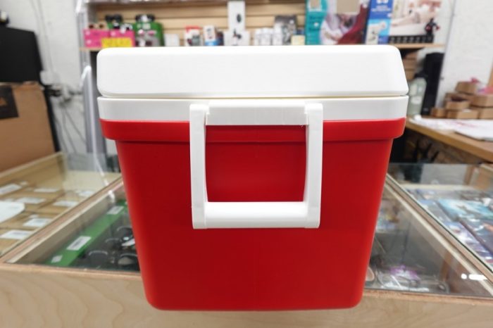 Igloo 48 Quart Laguna Ice Chest Cooler in Red - 25.71 x 14.12 x 14.25 Inches - Image 6